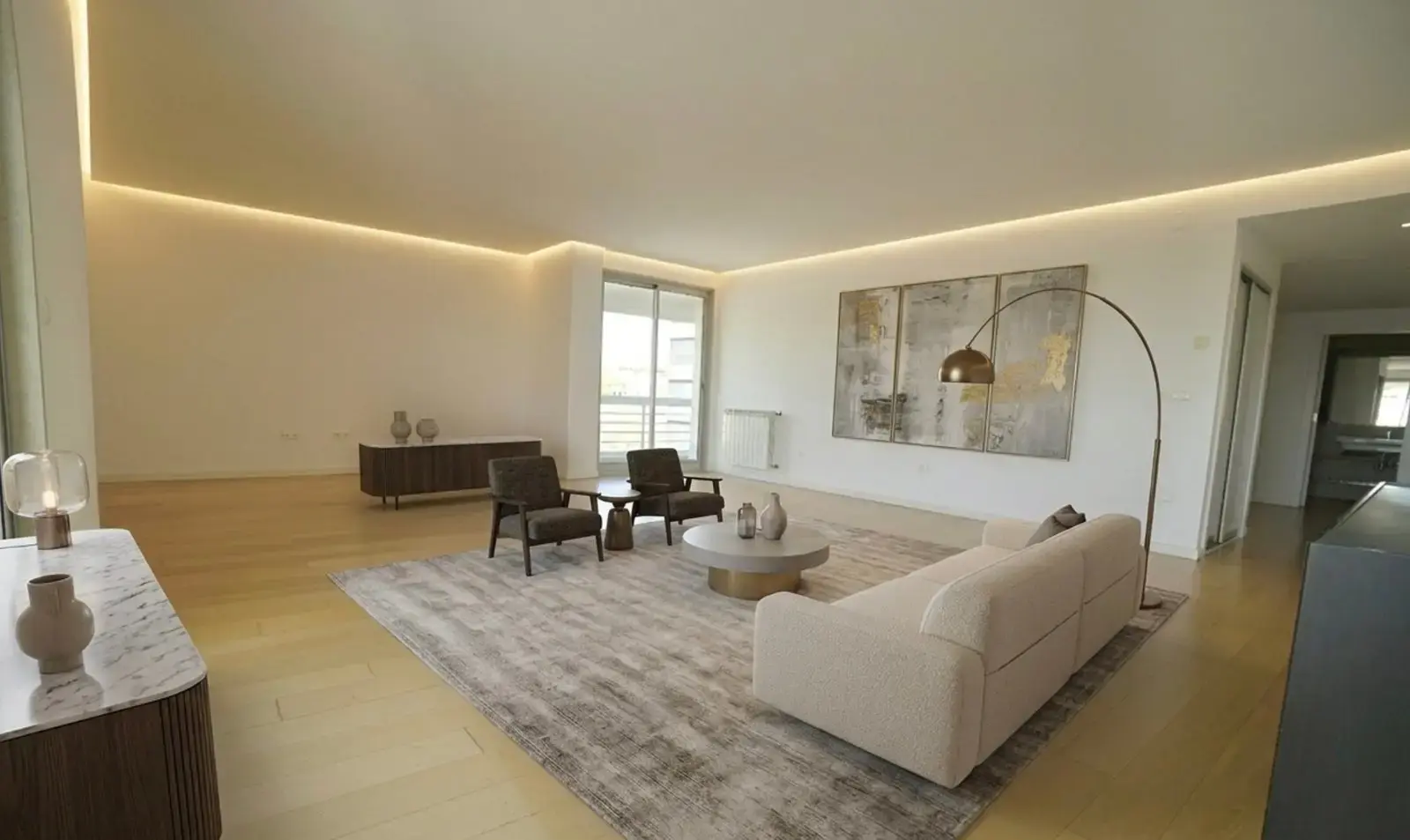 Spacious 3-Bedroom Apartment with Balconies & Storage in Miraflores, Lisbon — foto 3