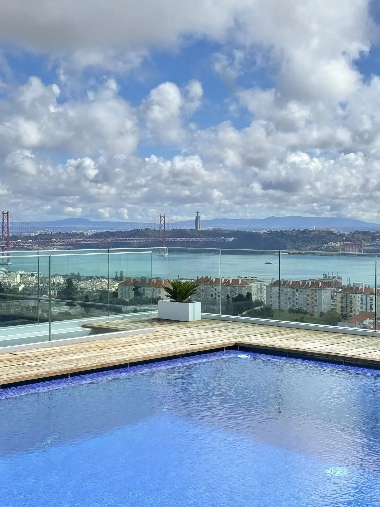 Sky Restelo – Exquisite 4-bedroom Apartment with River & City Views — foto 2