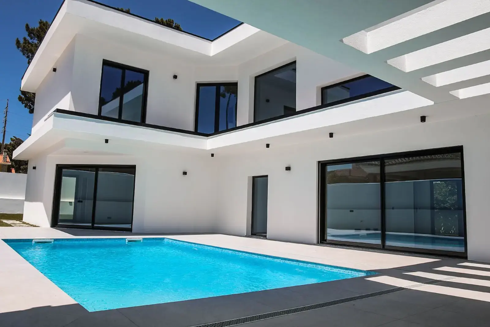 Contemporary Luxury Villa in Verdizela — Private Pool, Landscaped Gardens & Coastal Proximity — foto 1