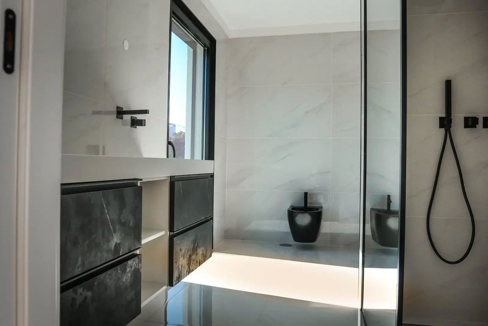 Contemporary Luxury Villa in Verdizela — Private Pool, Landscaped Gardens & Coastal Proximity — foto 4