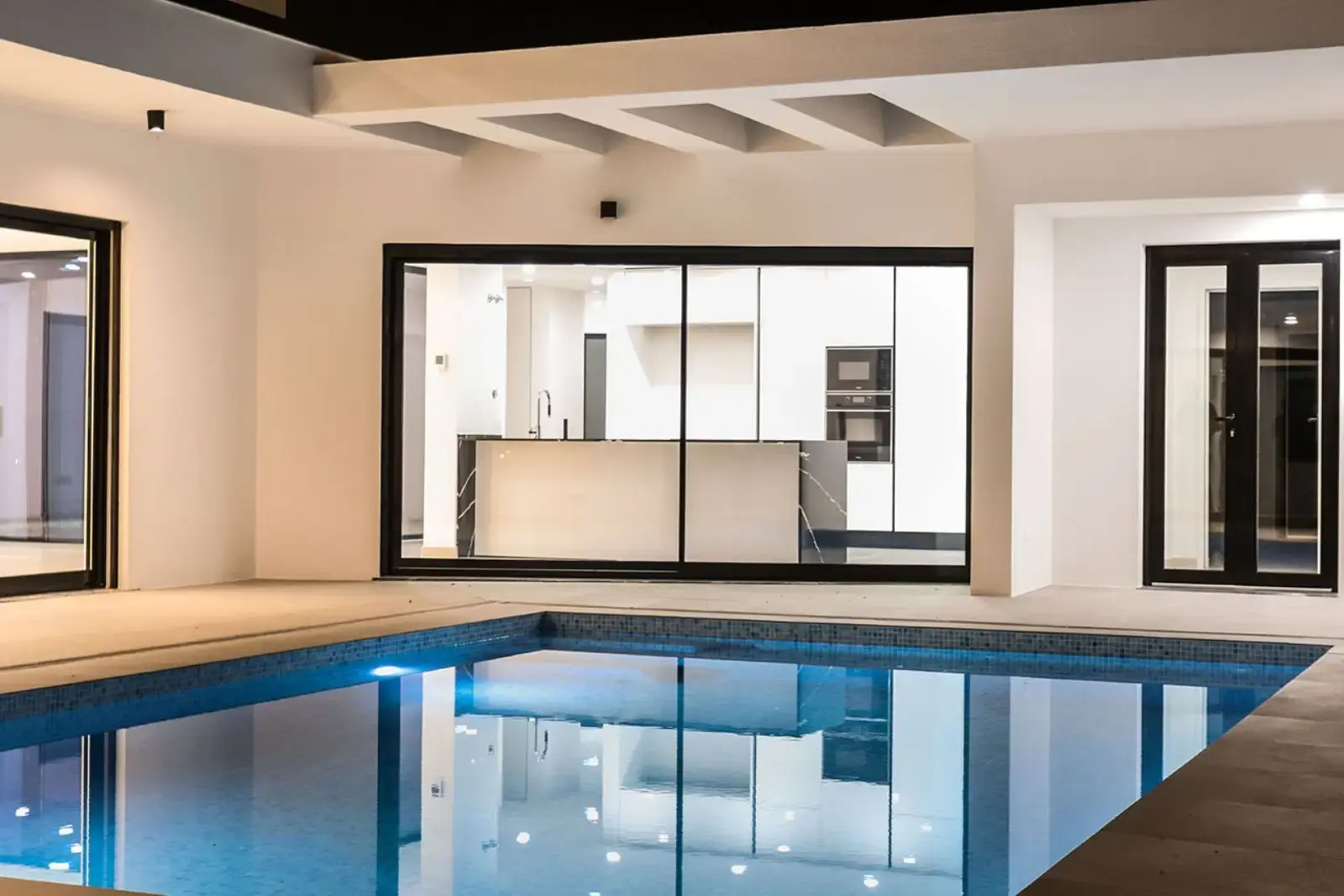Contemporary Luxury Villa in Verdizela — Private Pool, Landscaped Gardens & Coastal Proximity — foto 7