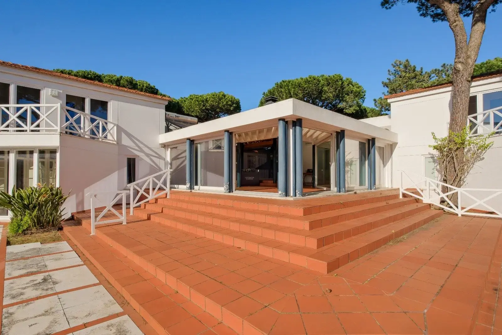 Charming Estate in Quinta da Marinha with Pool, Garden, and Renovation Potential — foto 4