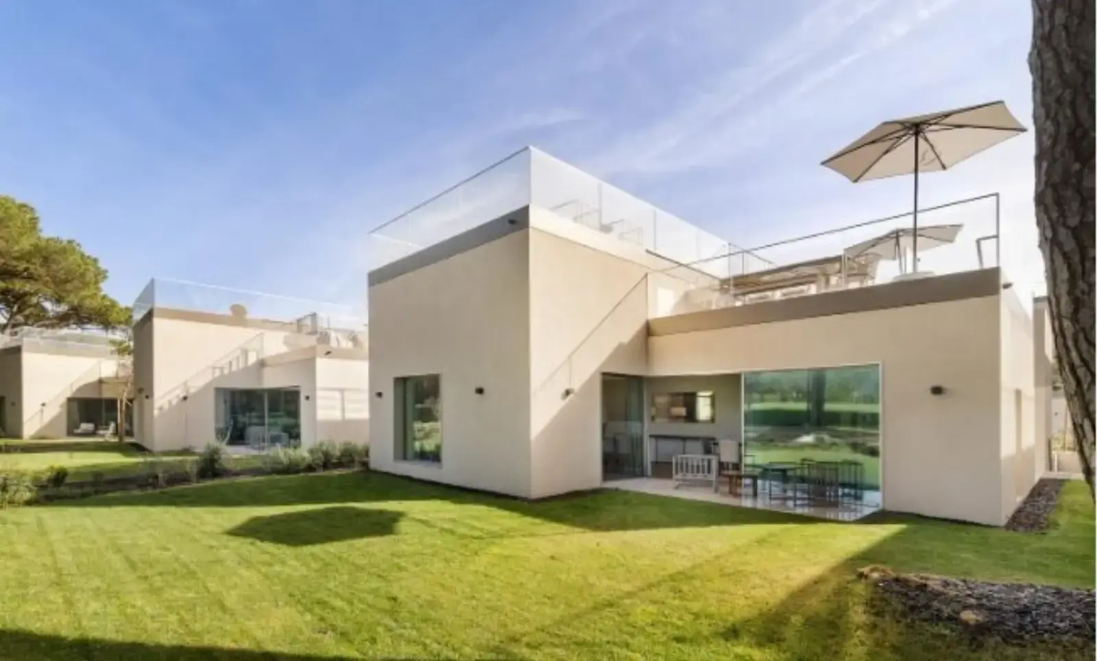 Elegant 3-Bedroom Villa with Private Pool and Golf Views in Quinta da Marinha, Cascais — foto 1
