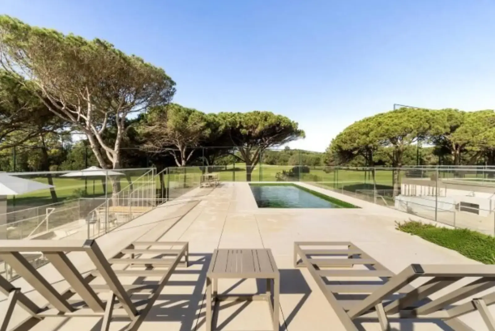 Elegant 3-Bedroom Villa with Private Pool and Golf Views in Quinta da Marinha, Cascais — foto 2