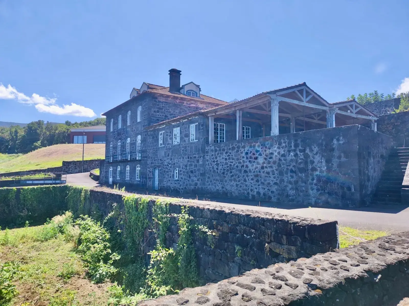 Exceptional 11-Hectare Estate with Historic Manor and Expansion Potential in São Roque do Pico, Azores — foto 2