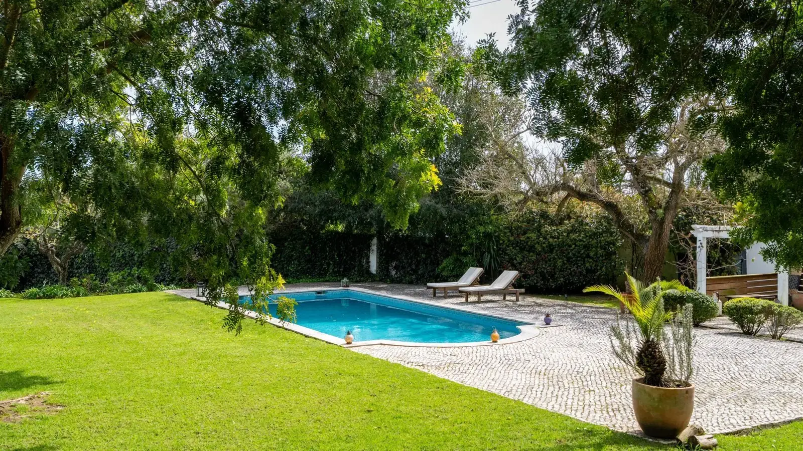 Traditional Villa in Cascais with Pool, Guest House & Large Plot — foto 3